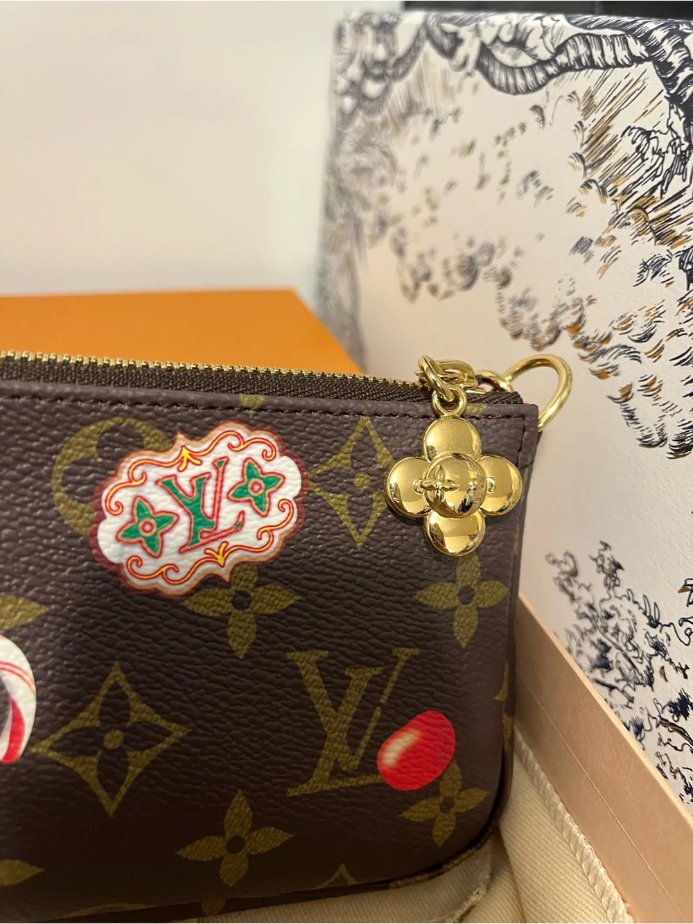 Louis Vuitton Limited Xmas 2025 edition Vivienne Pochette - Picture 4 of 7